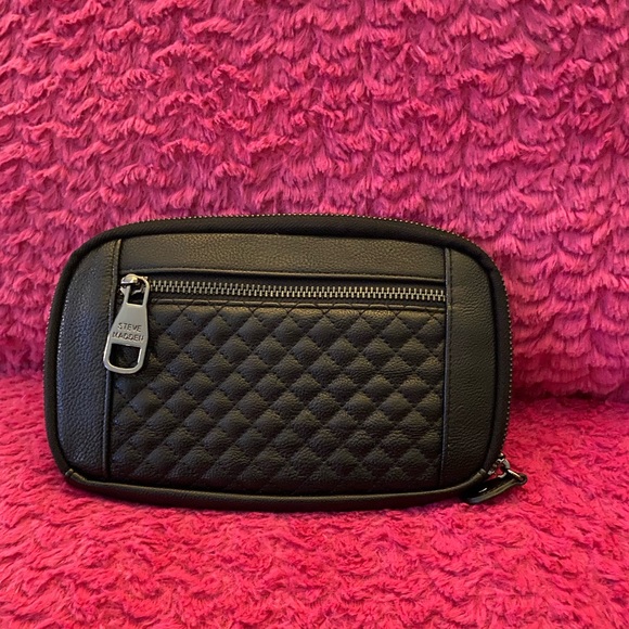 Steve Madden Handbags - 💚 Steve Madden Black Clutch